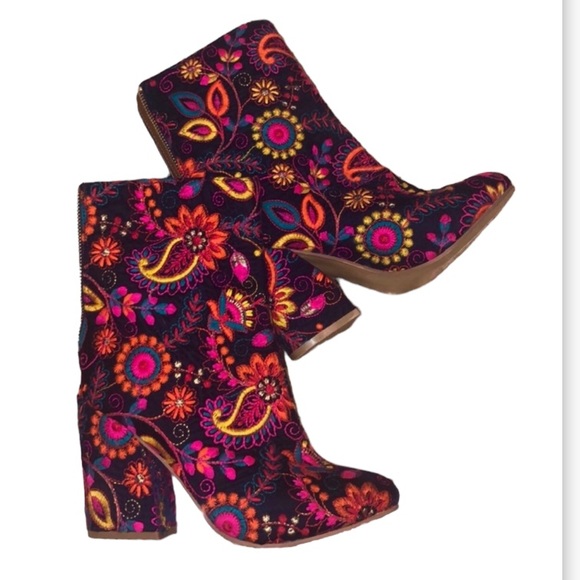 New Women’s Naughty Monkey Booties Marked 8.5 but runs small better for a 7/7.5 - Picture 4 of 5